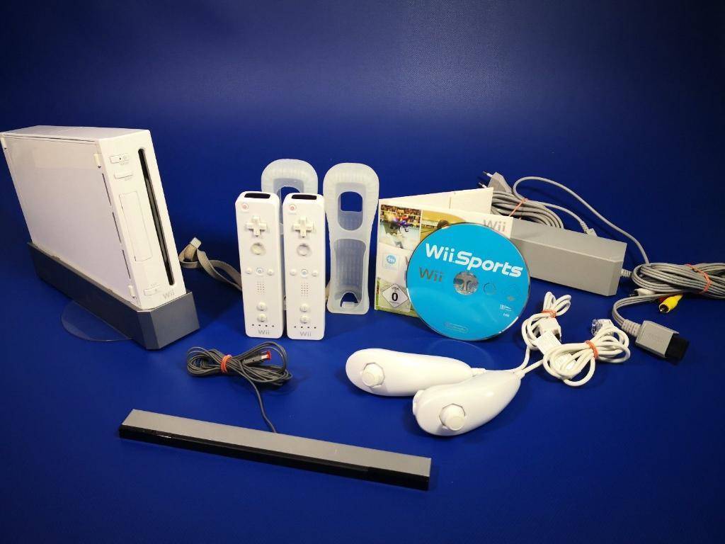 Wii Nintendo Wii Konsole mit Wii Sports / 2x Original Controller